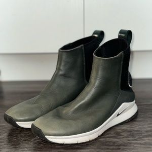 Nike High-Top Sneaker